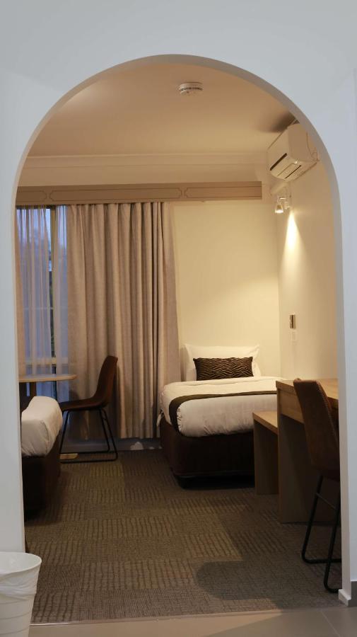 Hamilton's 4*